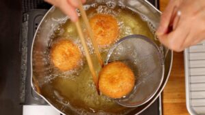 Cara Menjernihkan Minyak Goreng Bekas