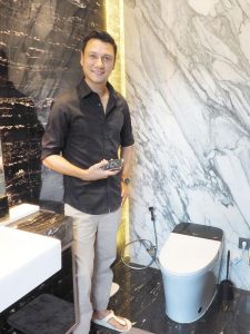 Potret Kamar Mandi Titi Kamal