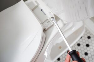 Cara Memperbaiki Dudukan Kloset Yang Longgar