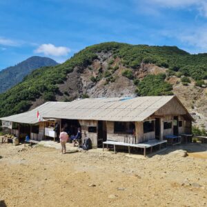 Toilet Tertinggi Dan Satu – Satunya Di Gunung Indonesia